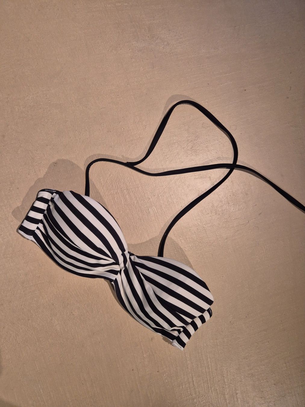H&M Maillots de bain & Bikinis: Bikinioberteil , gestreift, Gr. 75A – D'occasion à Dietikon par grafad