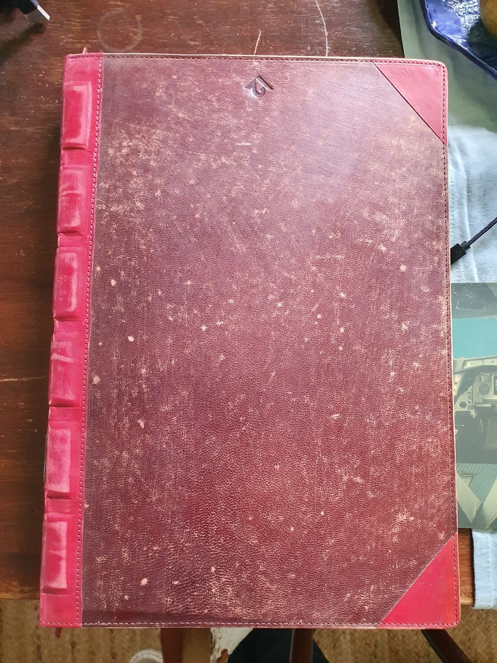 Koffer & Taschen: Fancy Laptoptasche altes Buch für Mac Book – Gebraucht aus Zürich von ceviname