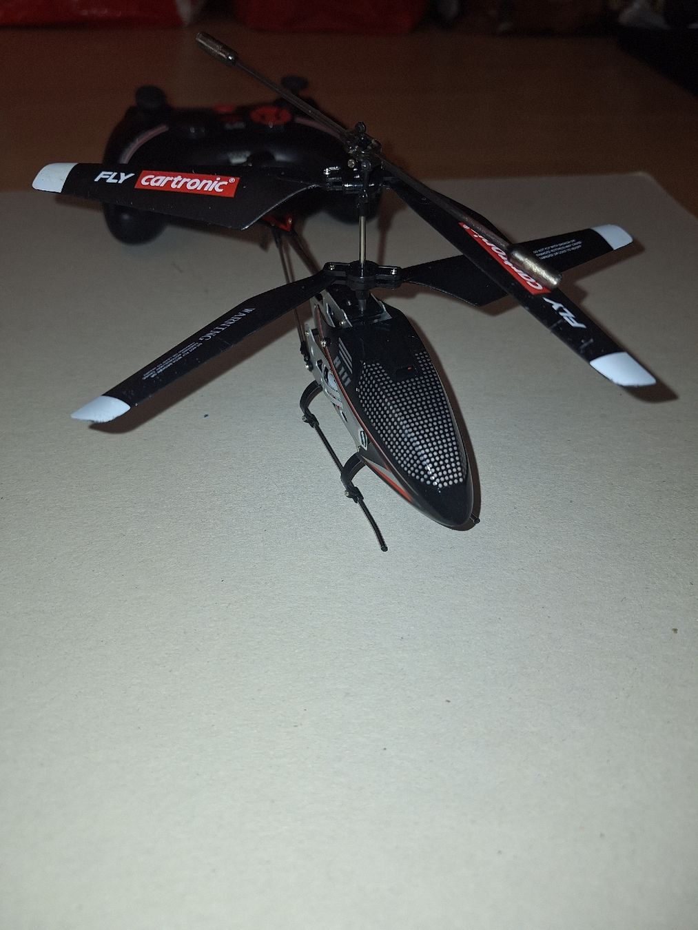 Giocattoli: Flugfertiger RC Helikopter mit Fernbedienung – Usato da Luzern venduto da robin6556