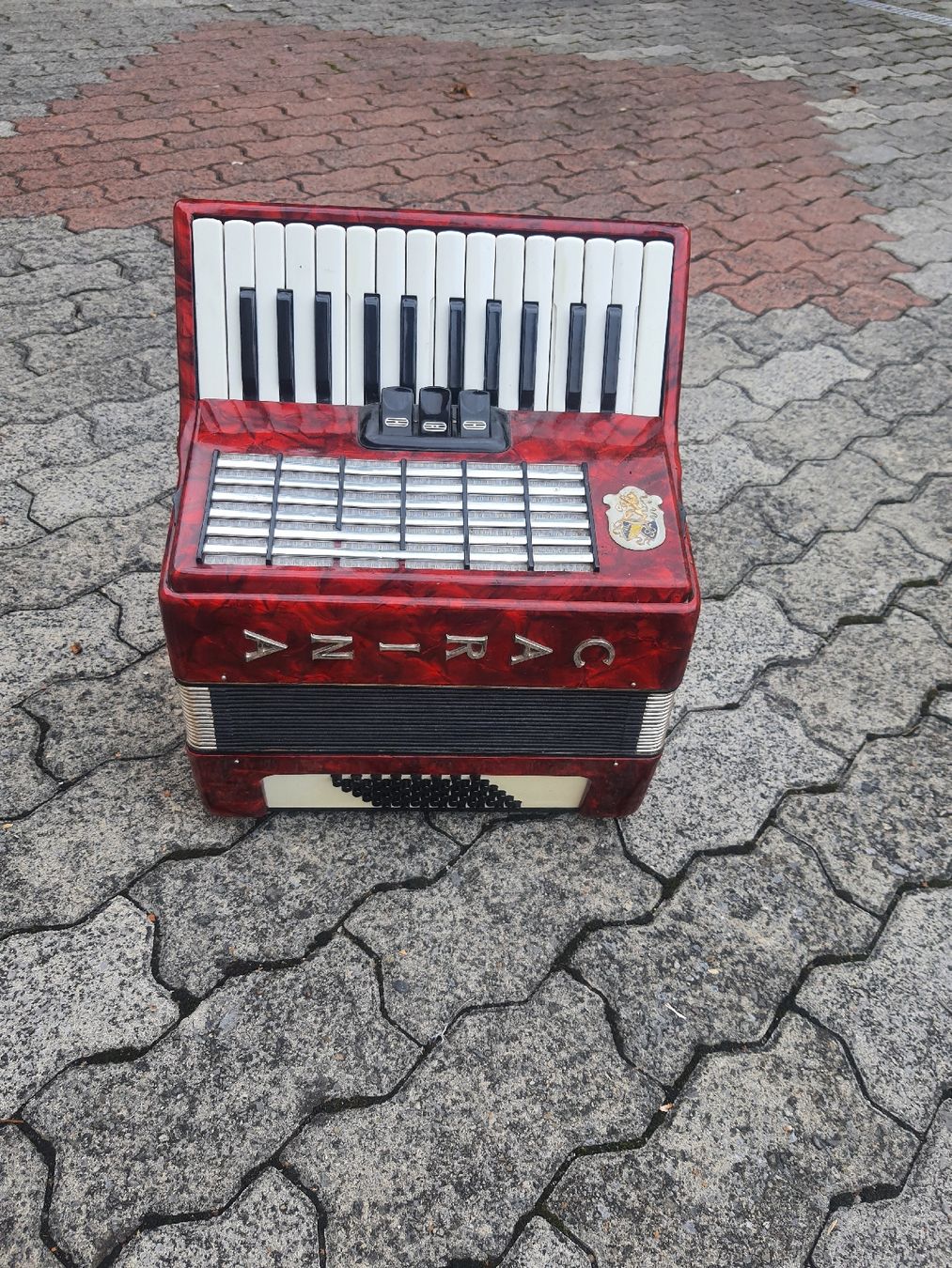 Strumenti musicali: accordéon à piano  – Usato da Pont-de-la-Morge venduto da Mirabelle0 2
