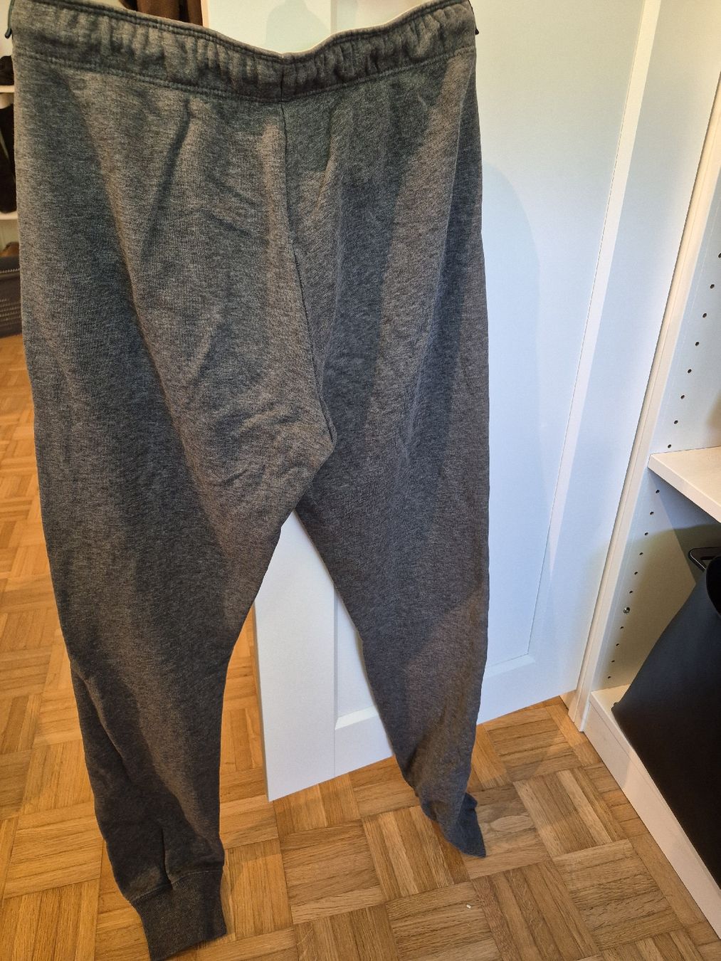 Nike Pantaloni: Nike Jogginghose/Trainerhose Grau, Grösse S – Usato da sissach venduto da maa_57j5 1
