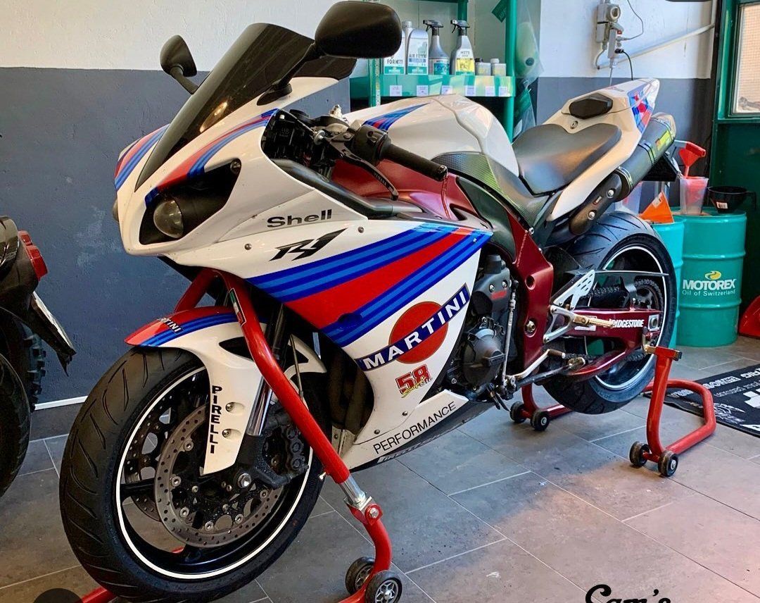 Yamaha Strada: Yamaha r1 2010 crossplane – Usato da Yverdon-les-Bains venduto da LucaVNT 1