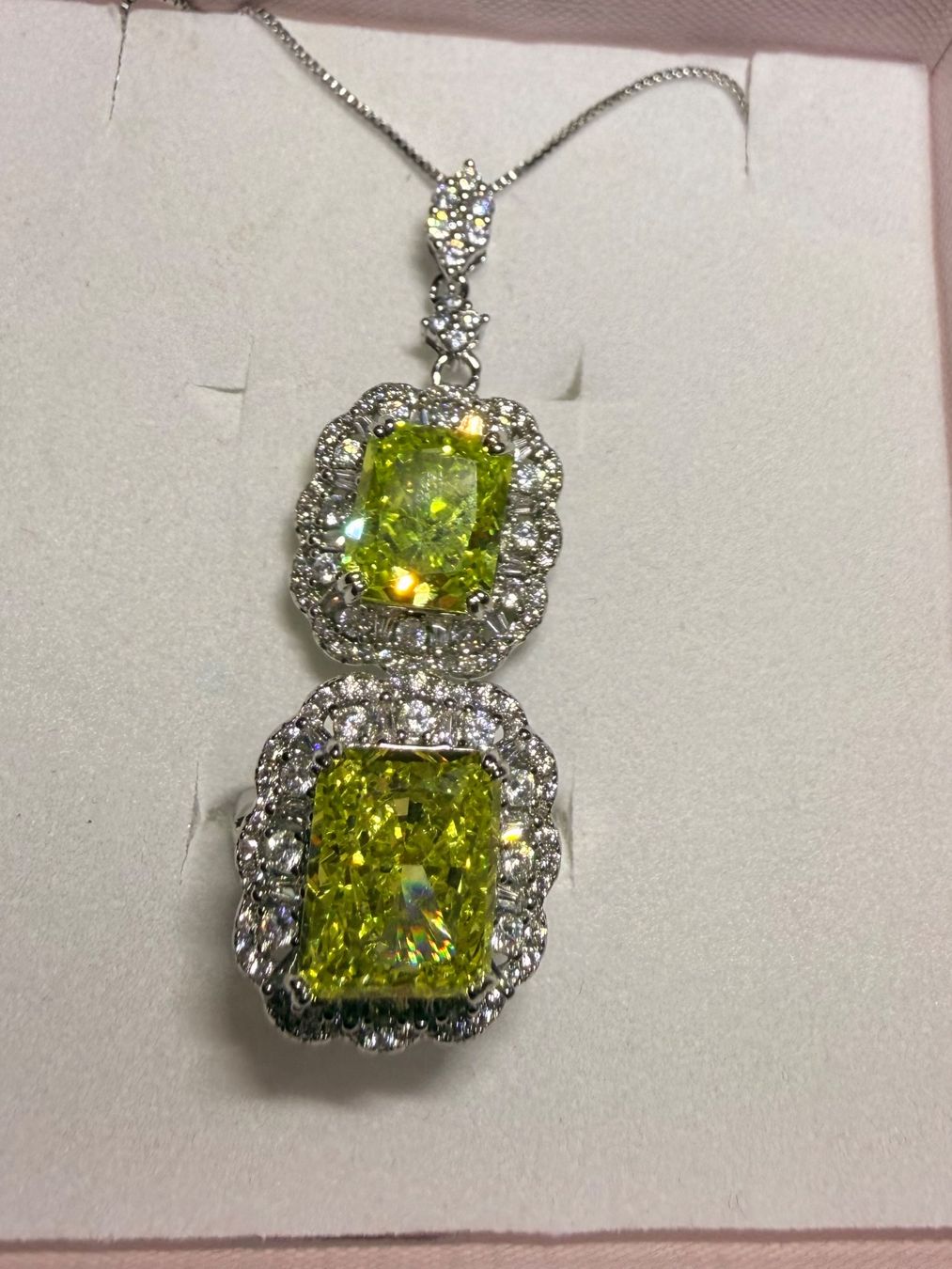 Autres bijoux: Parure Lime Prestige – Neuf avec emballage d'origine à St-Maurice par Sandrinette123 4