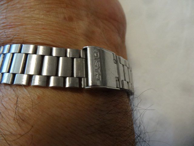 Casio Orologi: CASIO DIGITAL  HERREN  UHR.QUARTZ.-LÄÜFT-28X30MM – Usato da zürich venduto da ahmad01 1
