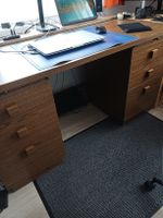 Schreibtisch