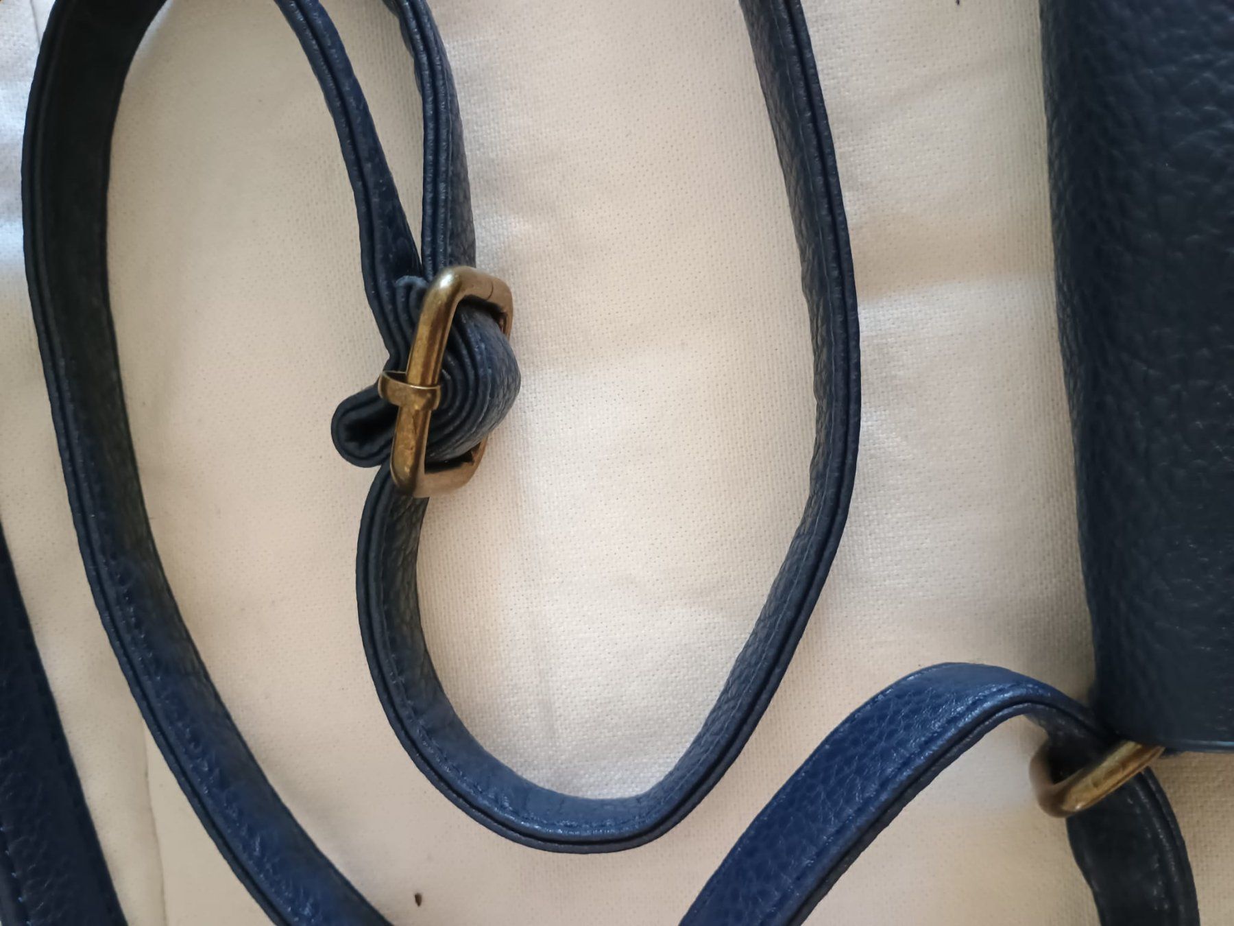 Taschen für Damen: Handtasche blau, Leder Optik – Gebraucht aus Zürich von Averandomage 2