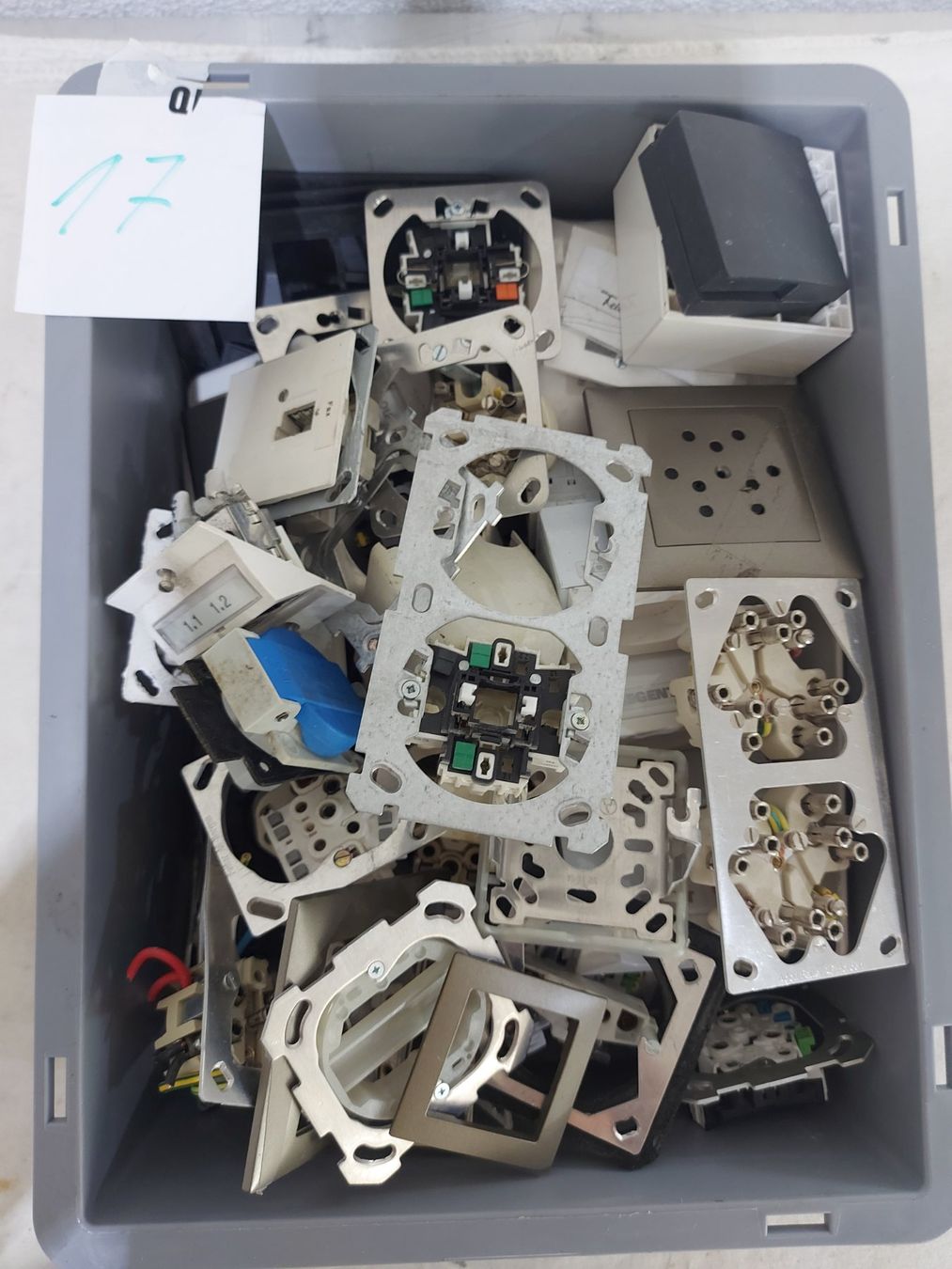 ABB Spine: Lichtschalter und Steckdosen  (17) – Usato da Rheinau venduto da profitronic.shop 8