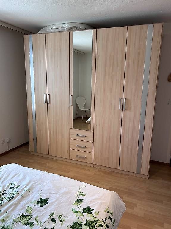 Armadi: grosser Schrank – Usato da Ettiswil venduto da SHE75