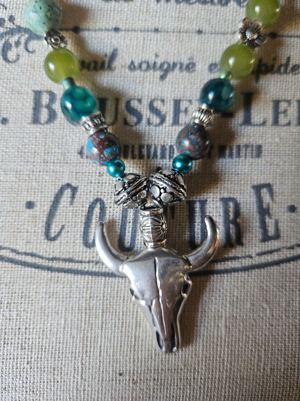 Catenine: collier tête de buffle perles vertes – Nuovo e nell'imballaggio originale da Thônex venduto da lacomtessedesfees 1
