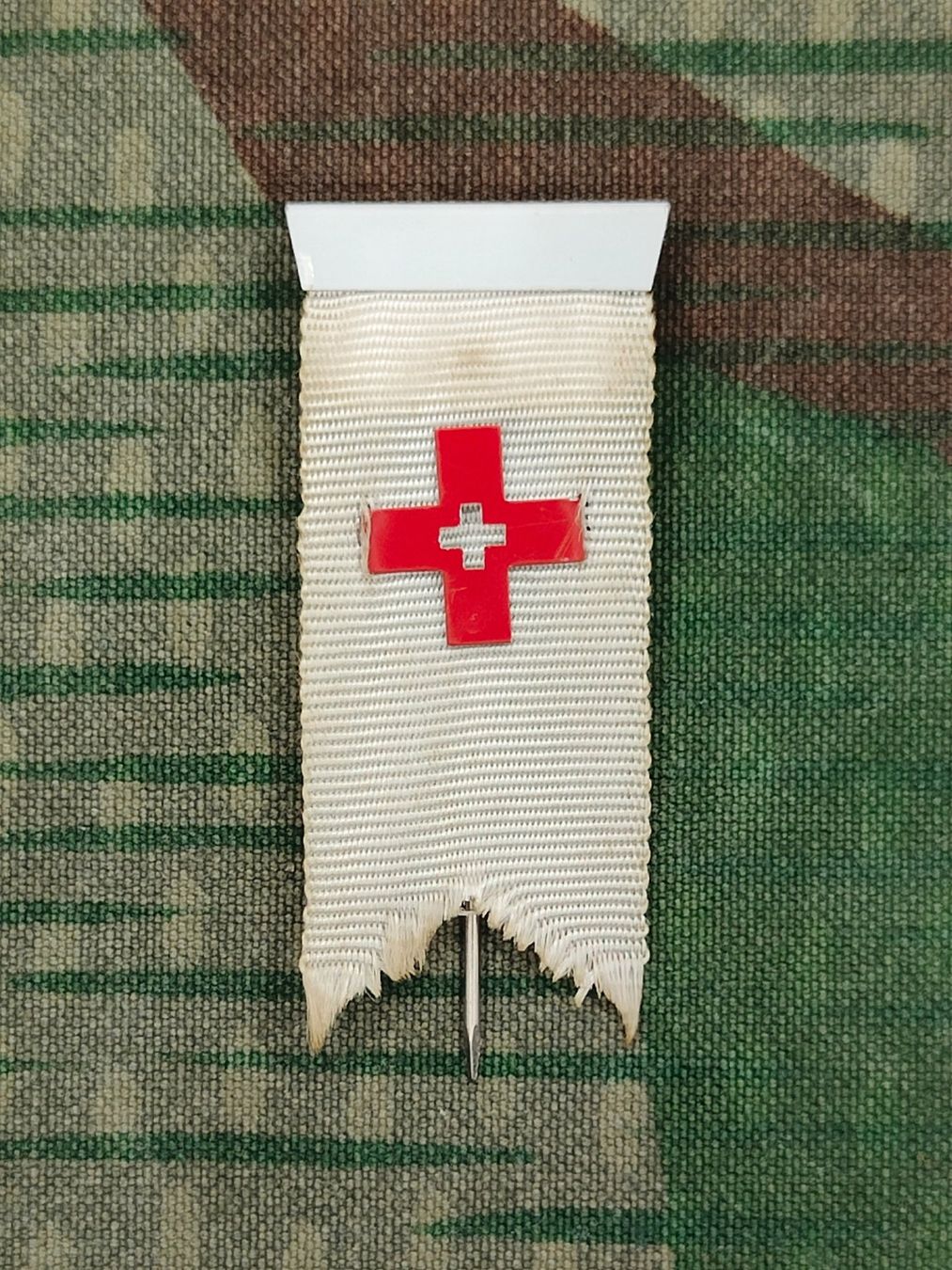 Placchette & Badge: Abzeichen Rotes Kreuz als Anstecknadel – Usato da Bauma venduto da SwissMilitaria