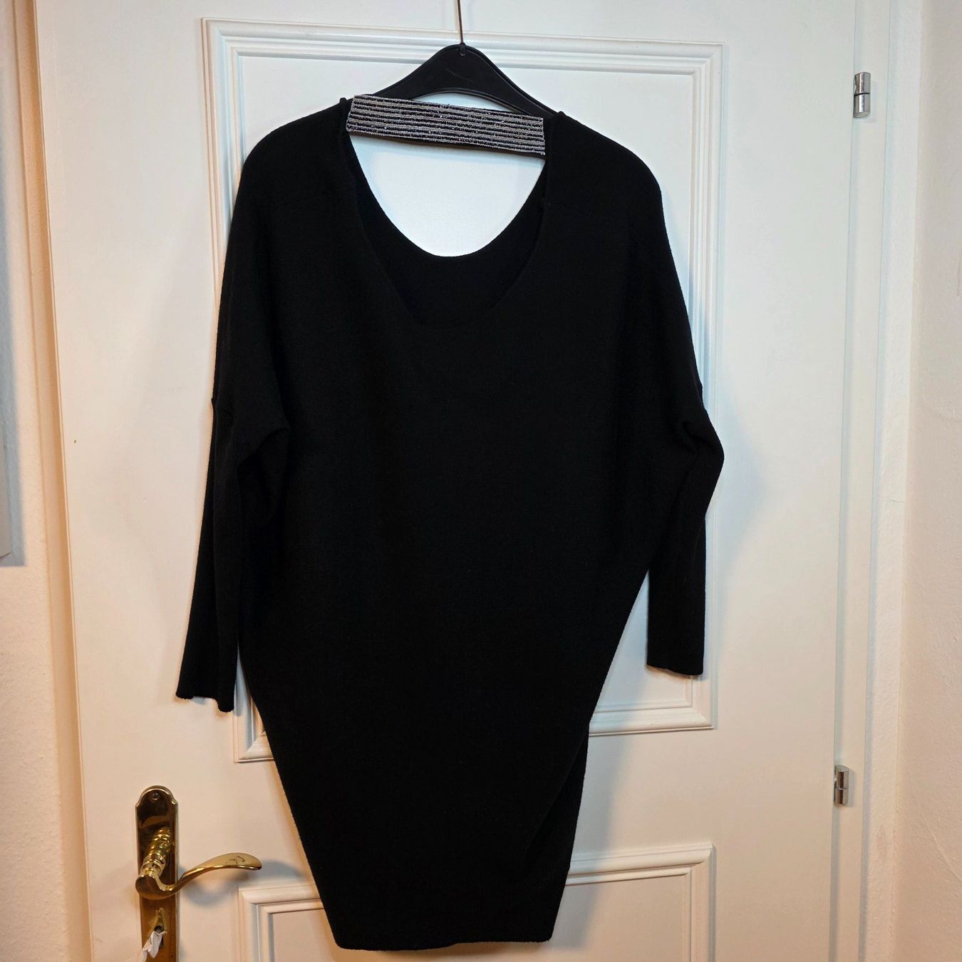 Maglioni & Felpe: Schwarzer Pullover 38/40 länger mit Detail – Usato da Wald ZH venduto da CapLux 2