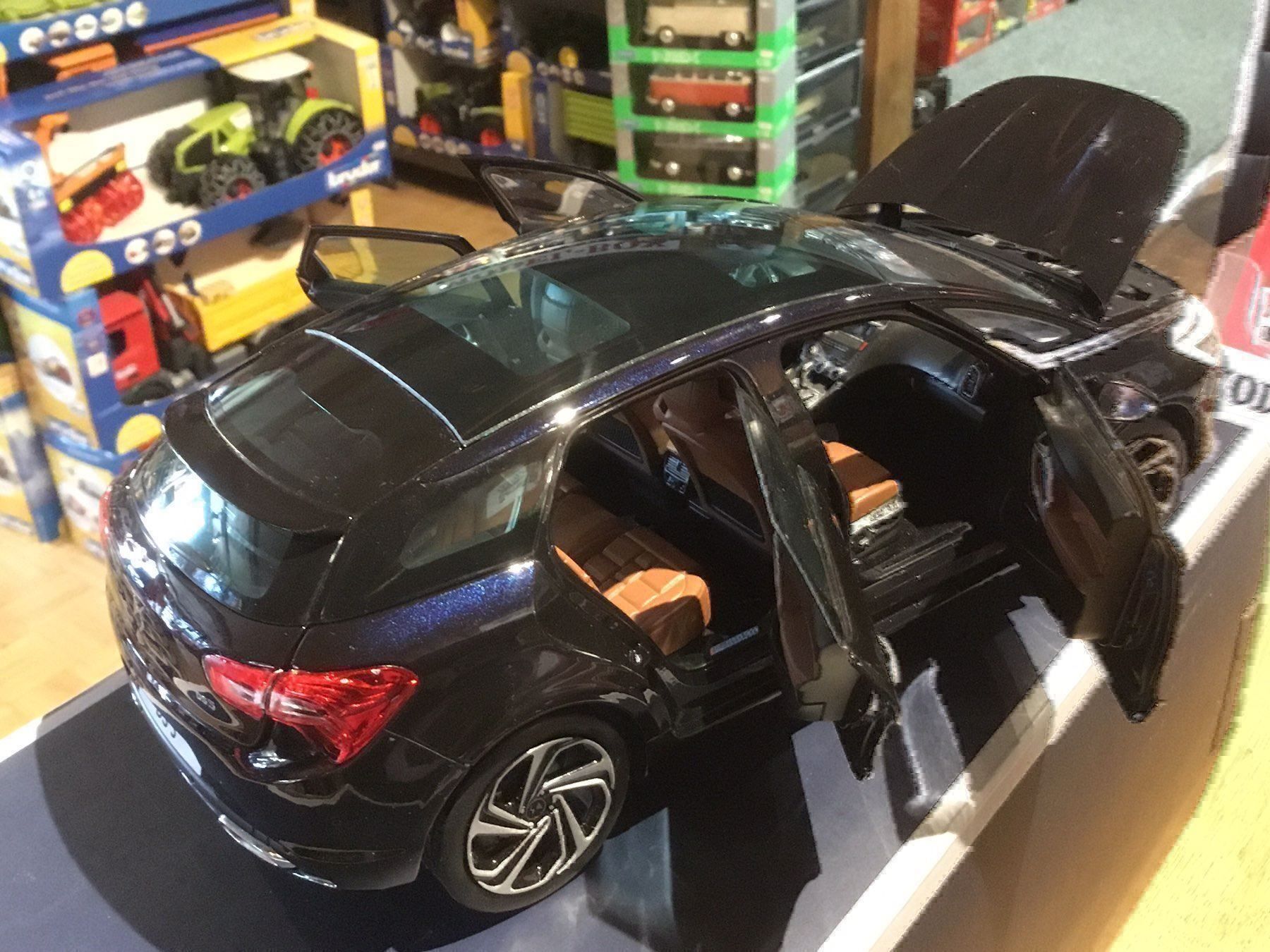 Citroën Modellini d'auto: Citroên DS 5, dunkelblau oder weiss 1:18 – Nuovo e nell'imballaggio originale da Erlenbach im Simmental venduto da Model_box 6