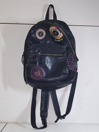 Rucksack von Desigual mit bunten Details. (nov614)
