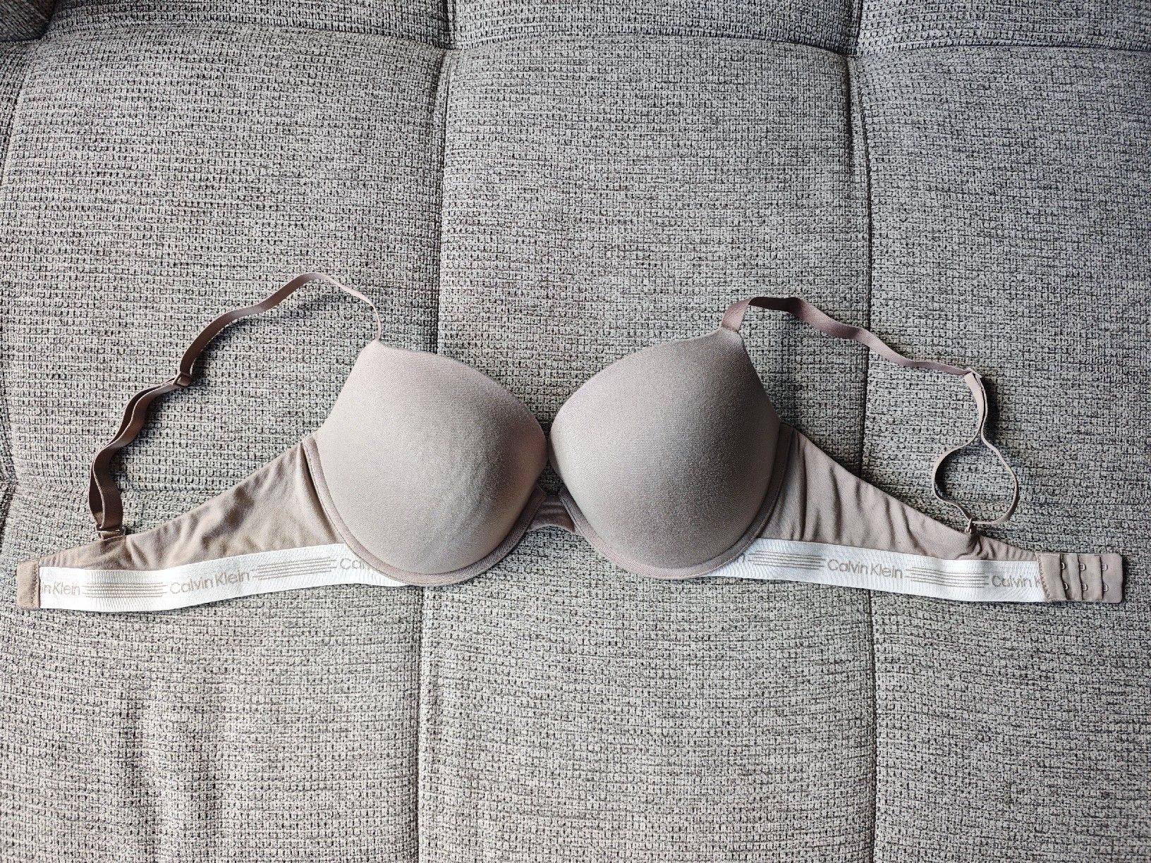 Calvin Klein Altra biancheria intima: Calvin Klein Beige Push-up Bra, Size 85  – Usato da Zürich venduto da alu_dzr7