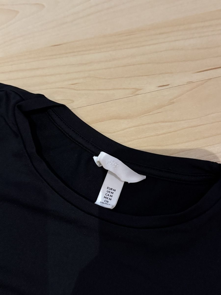 H&M T-shirt: Schwarzes H&M Basic T-Shirt, Grösse M – Nuovo (secondo la descrizione) da Tuggen venduto da jess_gls06 1