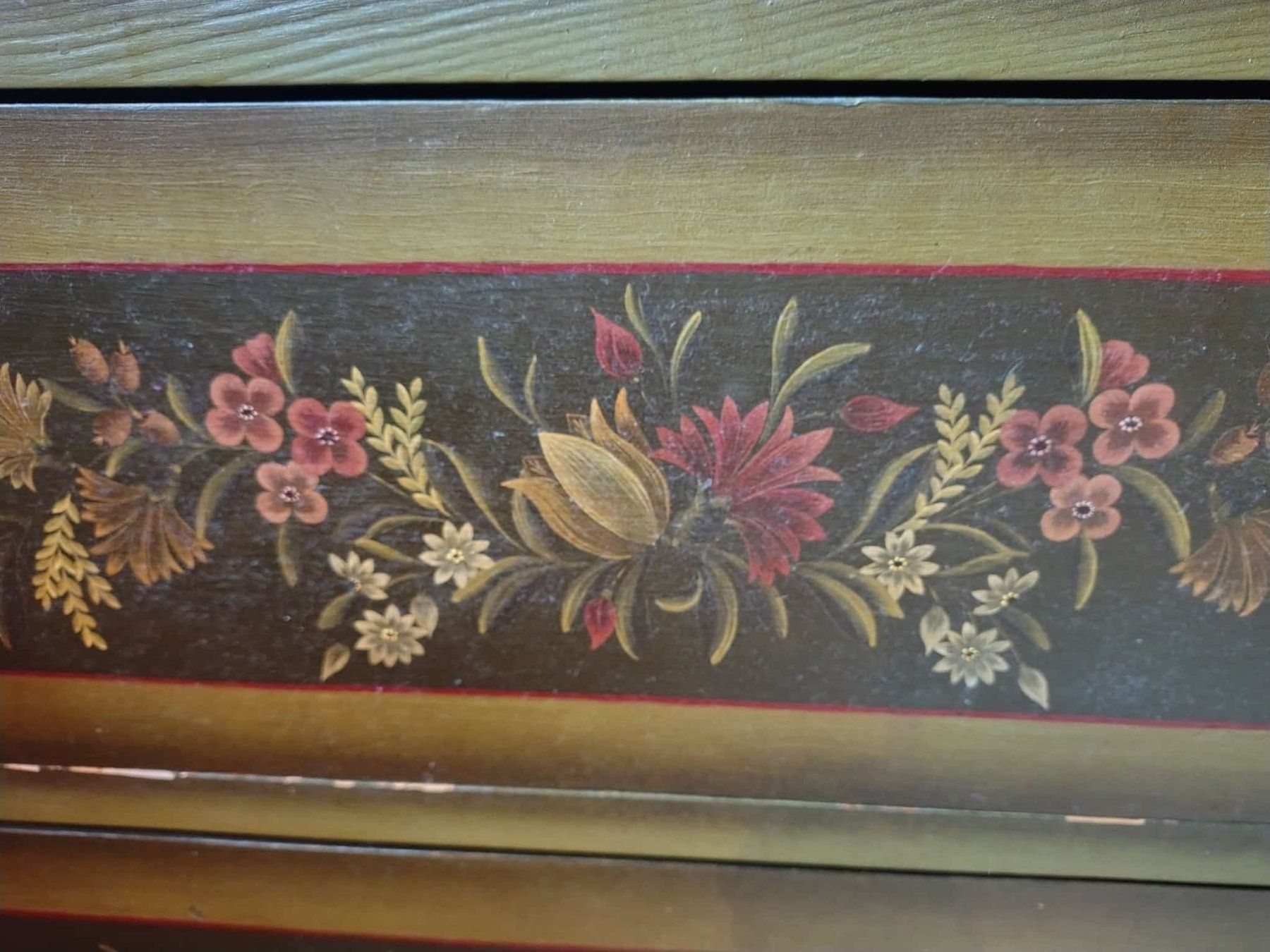 Kommoden: Kommode mit Blumenmalerei 4 Schubladen vintage – Gebraucht aus Zürich von Sardinien1163 2