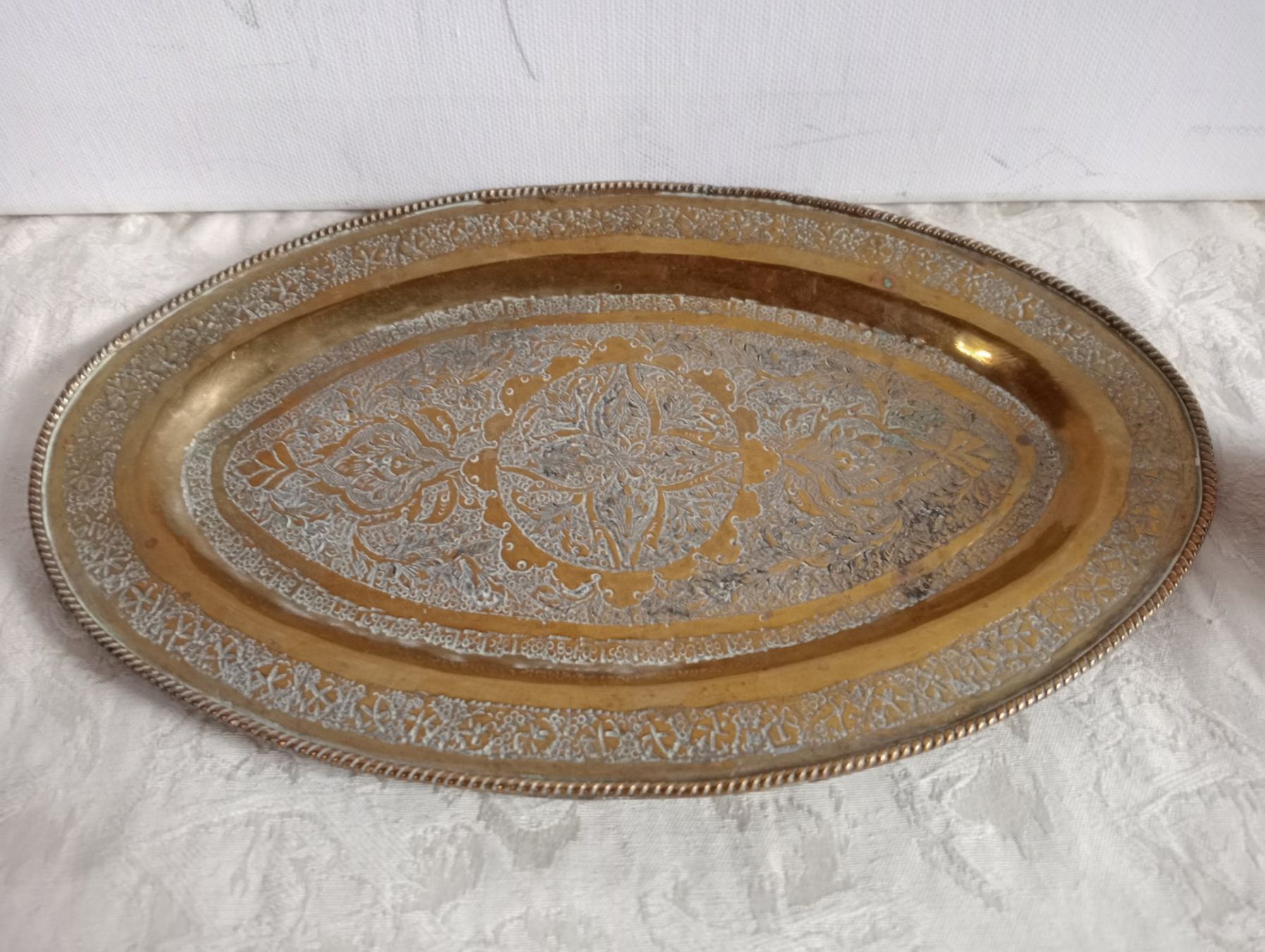 Piatti di portata: Vintage Messing Tablett mit  Becher orientalisch Handarbeit – Usato da Oberdorf BL venduto da Barocki888 1