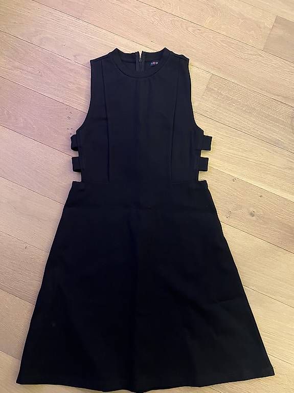 Vestiti: Even & Odd Kleid schwarz – Usato da Birsfelden venduto da Birsfelden_giveaway