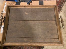 Altes holziges Servier Tablet schönen Griffen Oma