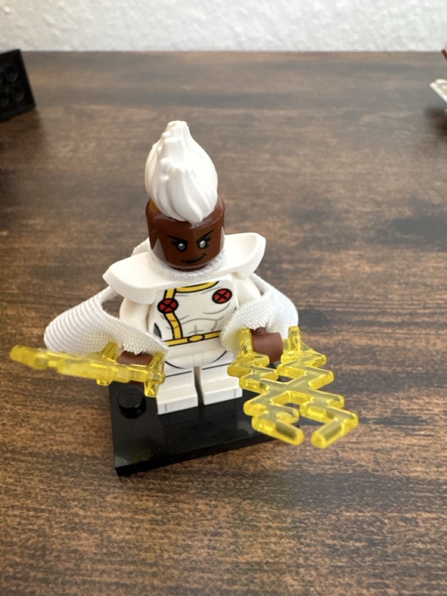 Lego Statuette: Lego Minifigur Marvel Storm – Usato da Kloten venduto da mesa.3