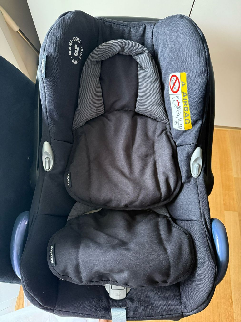 Maxi-Cosi Seggiolini per auto: Maxi-Cosi Babyschale mit Sonnenschutz, schwarz – Usato da Riehen venduto da edu_92w7