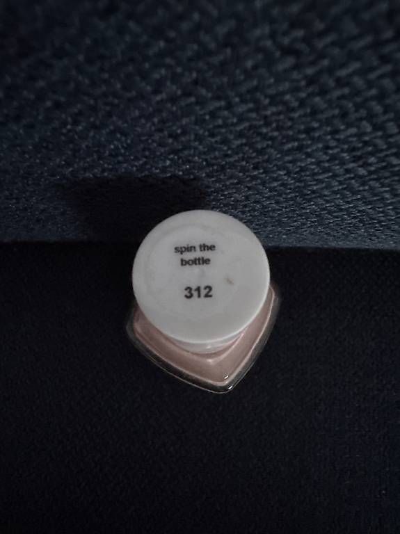 Essie Smalto per unghie: Essie Nagellack Spin the bottle 312 – Usato da Geuensee venduto da jes_9xyk 1