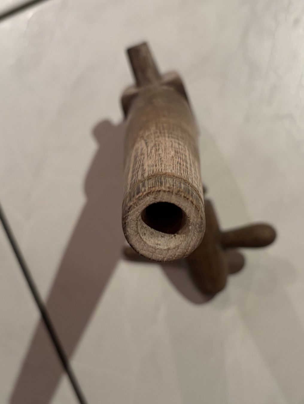 Alle Dekorationen: Zapfhahn aus Holz, Vintage – Gebraucht aus Neukirch-Egnach von Phion 2