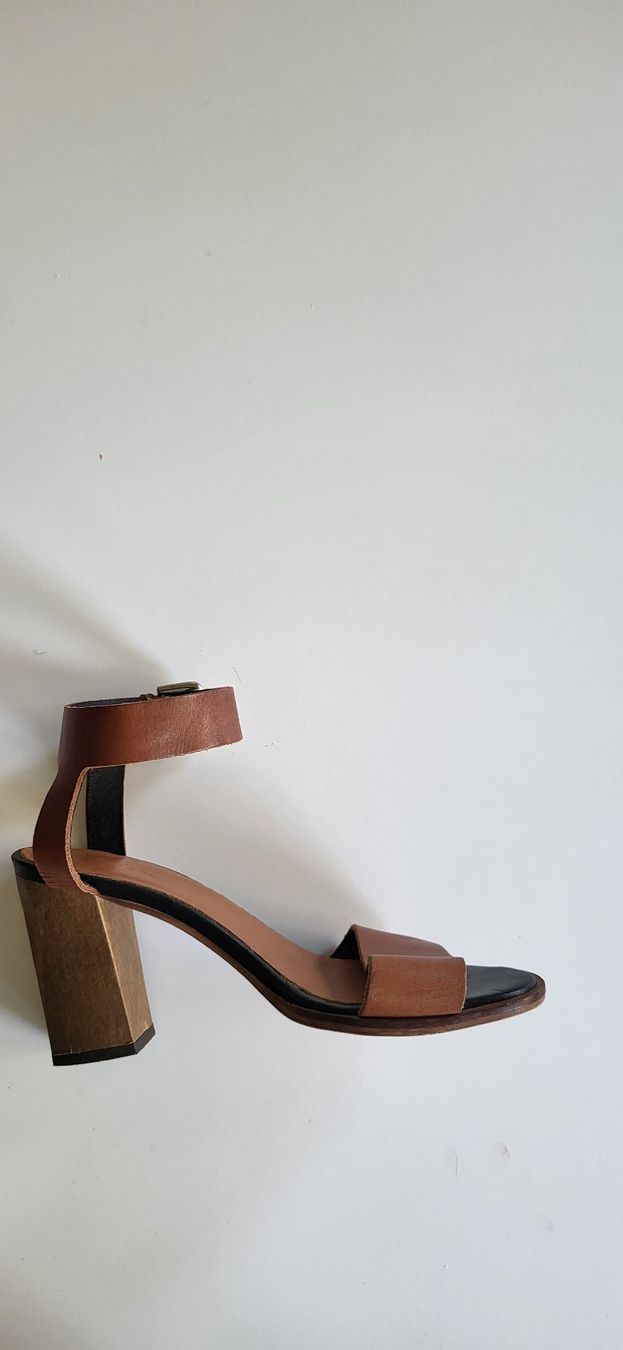 Scarpe da donna: Schöne, mittelbraune, schlichte Riemchensandalen – Usato da Zürich venduto da csa02 2