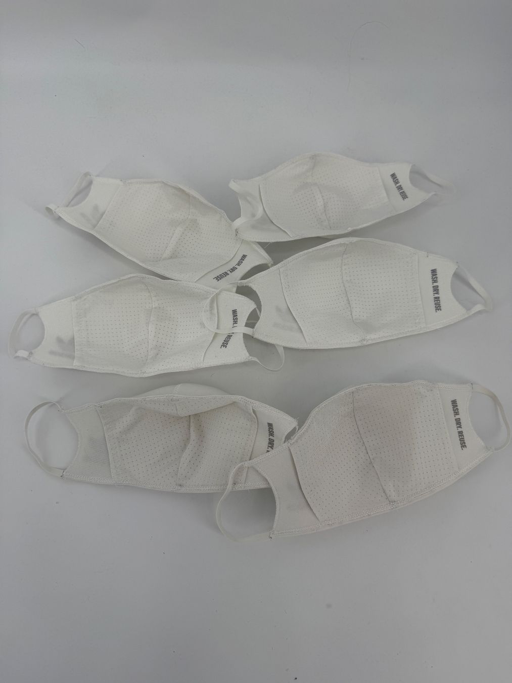 Masken: 6 Adidas Stoffmasken – Gebraucht aus Auenstein von moin. 1