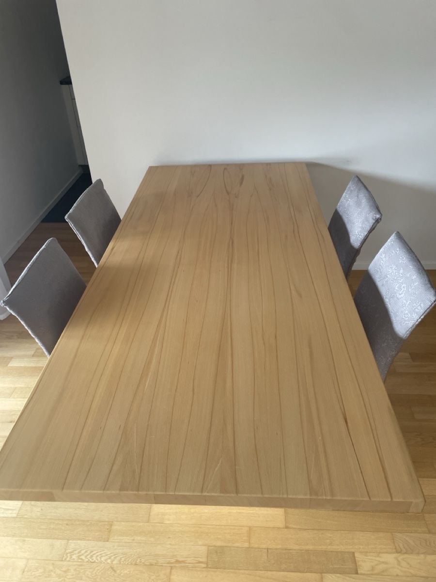 Tischset: Esstisch mit 4 Stühlen Holz und Stoff – Gebraucht aus Spreitenbach von Gloxinia