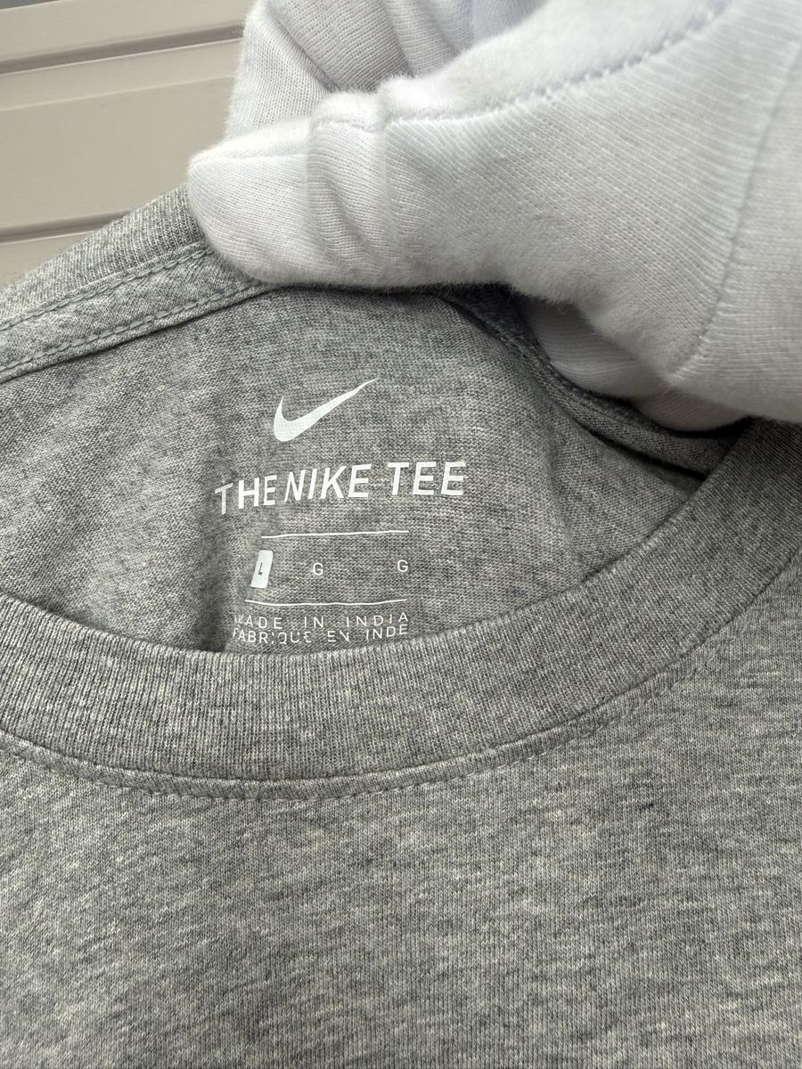 Nike T-shirts: Nike SB tee – D'occasion à Lausanne par Unehistoiredesapes 2