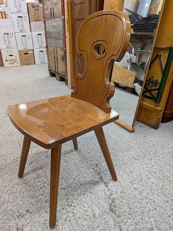 Plank Chaises: 18 Holzstabellen / 18 Holzstühle – D'occasion à Klosters par selfranga
