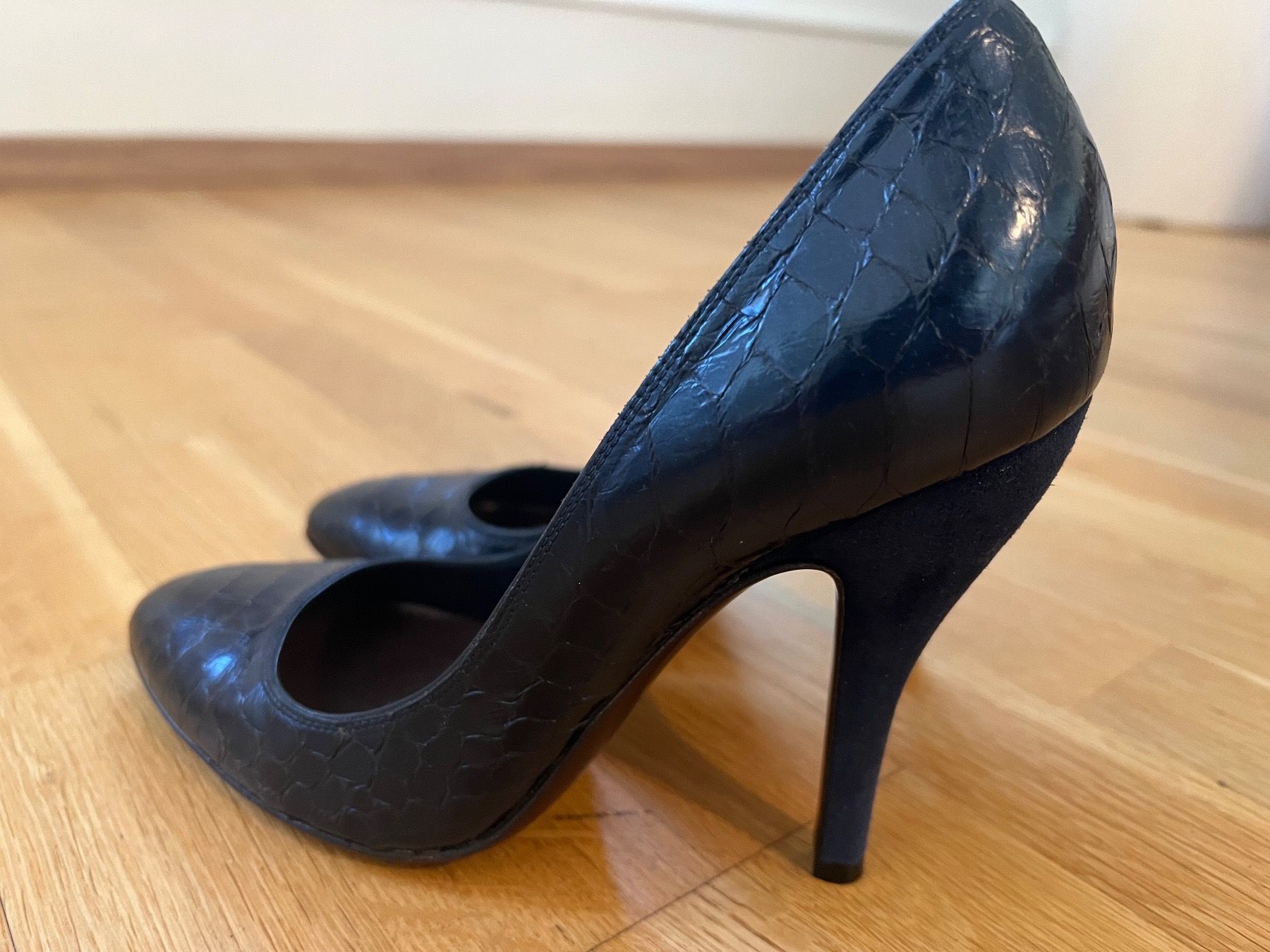 Gucci Damenschuhe: Gucci Python Pumps dunkelblau 37,5 – Gebraucht aus Basel von Bettybooo 2