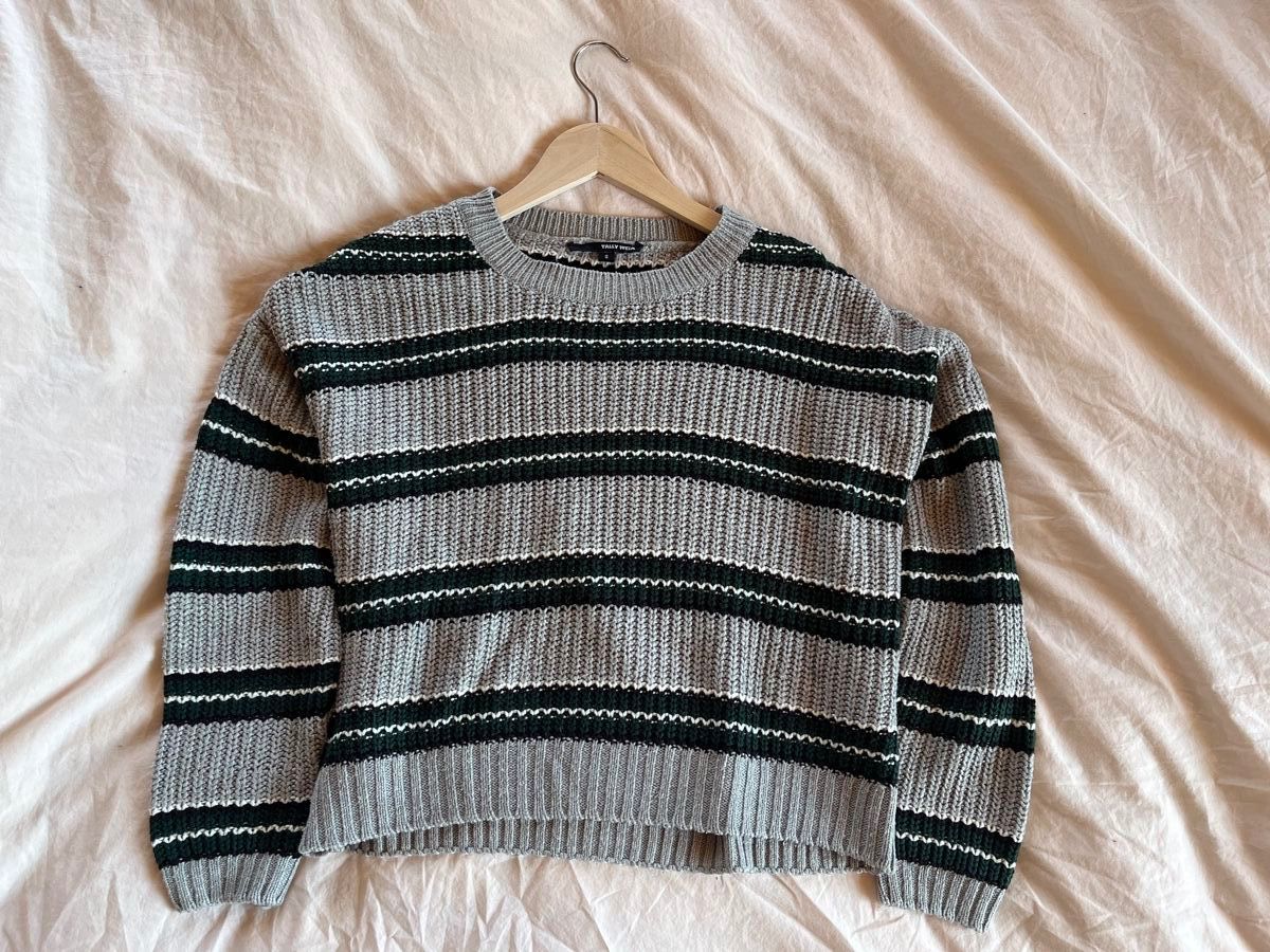 Pullover & Sweatshirts: Strickpullover mit Streifen – Gebraucht aus Frauenfeld von secondhand2hand