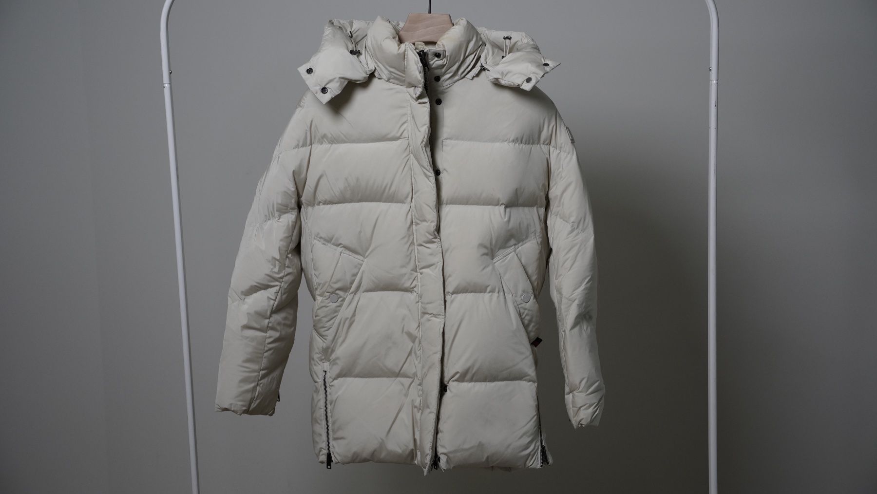 Woolrich Giacche: Woolrich Aurora Puffy Jacket Daunenjacke weiss beige – Nuovo (secondo la descrizione) da Zürich venduto da julia_vina