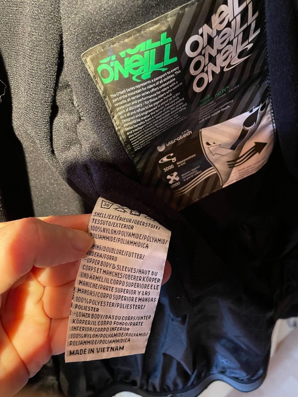 Completi & Tailleur: Ski / Snowboard Jacke mit Hose ONeill – Usato da Luzern venduto da joliii 2