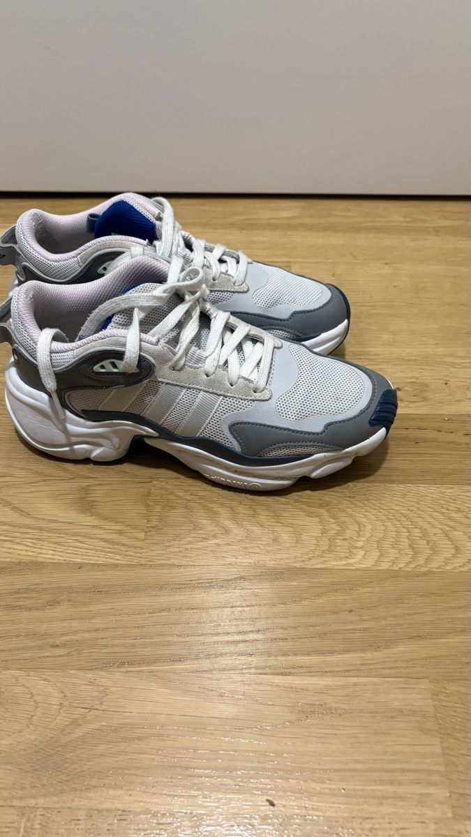 Adidas Scarpe da donna: Adidas Turnschuhe grösse 40  – Usato da Binningen venduto da ell_s9w2 2