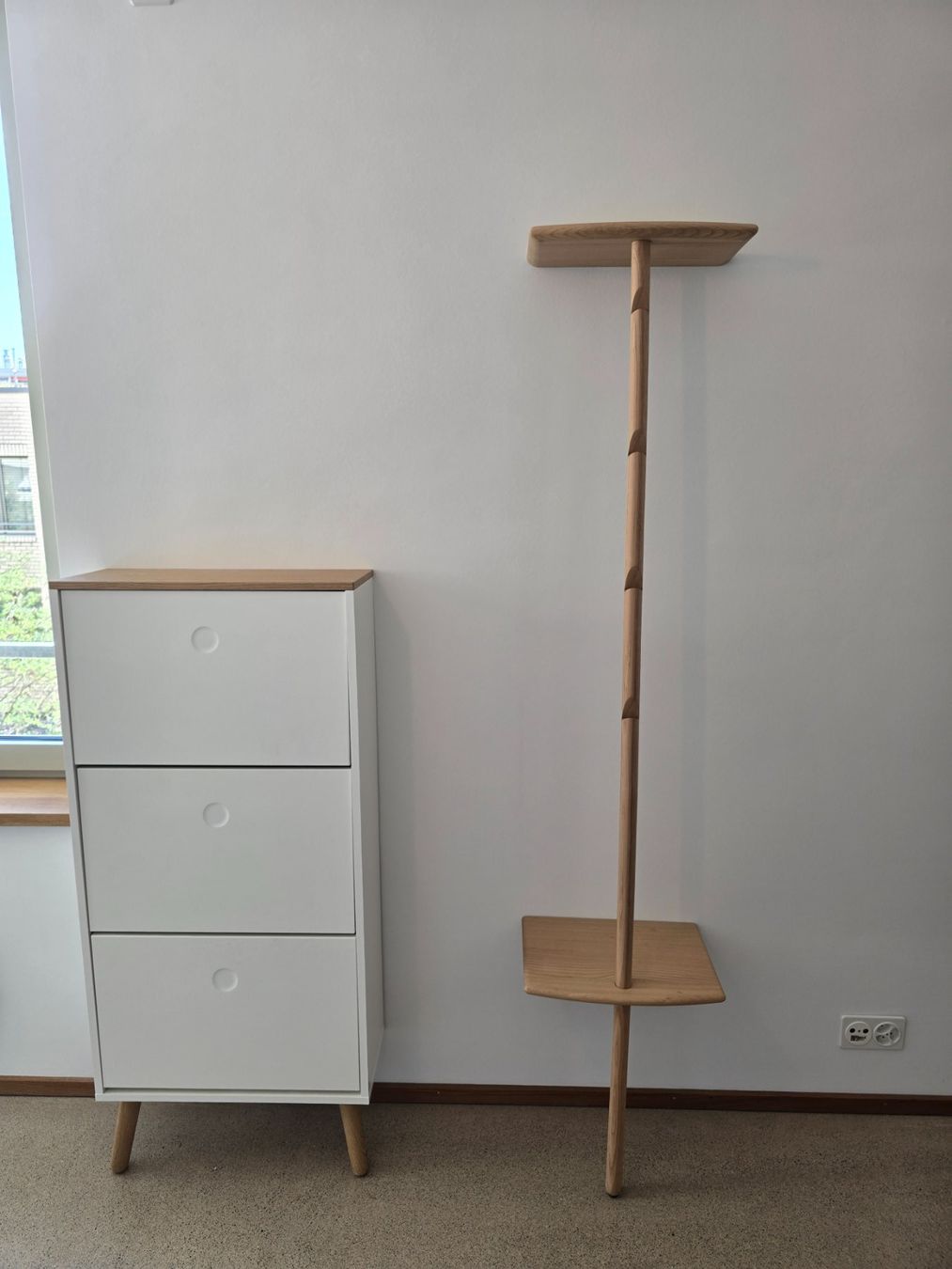 Livique Garderobe: Schlichte Garderobe – Gebraucht aus Bern von sar_g5ff 1