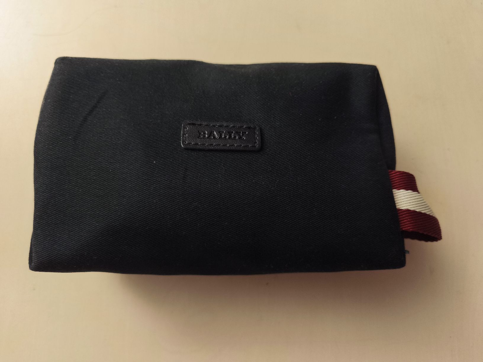 Bally Custodie per cosmetici: Bally Amenity Kit, Swiss First, neu. – Nuovo (secondo la descrizione) da Winterthur venduto da leovale 3