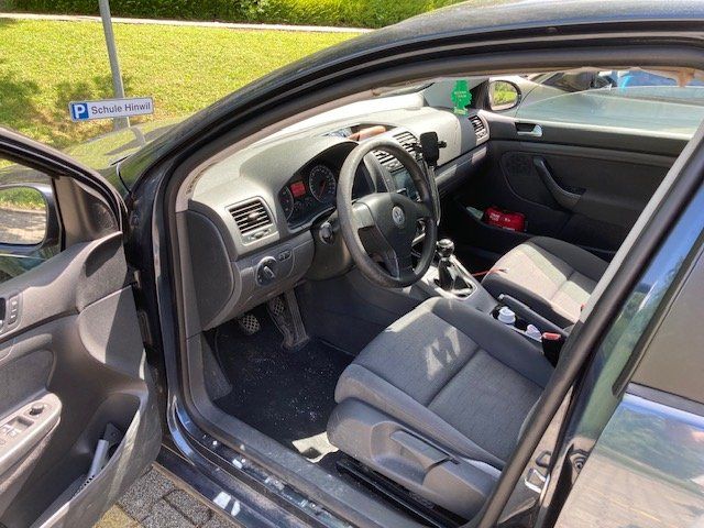 Autos: VW Golf 5 1.6 FSI Jg. 2006 – D'occasion à Hinwil par pumakatze 2