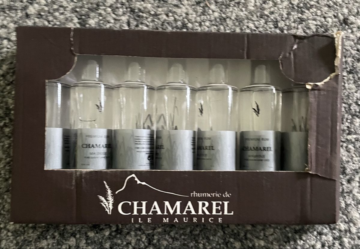 Bevande alcoliche: Chamarel Rum Mauritius, Mini Fläschli, 5cl, Geschenkpackung – Nuovo e nell'imballaggio originale da Au ZH venduto da Jaggy4