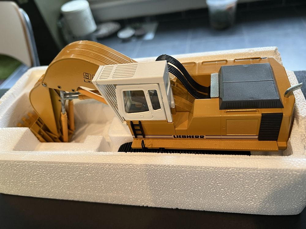 Liebherr Modell Hydraulikbagger R984B im Maßstab 1:50 (Neu und ...