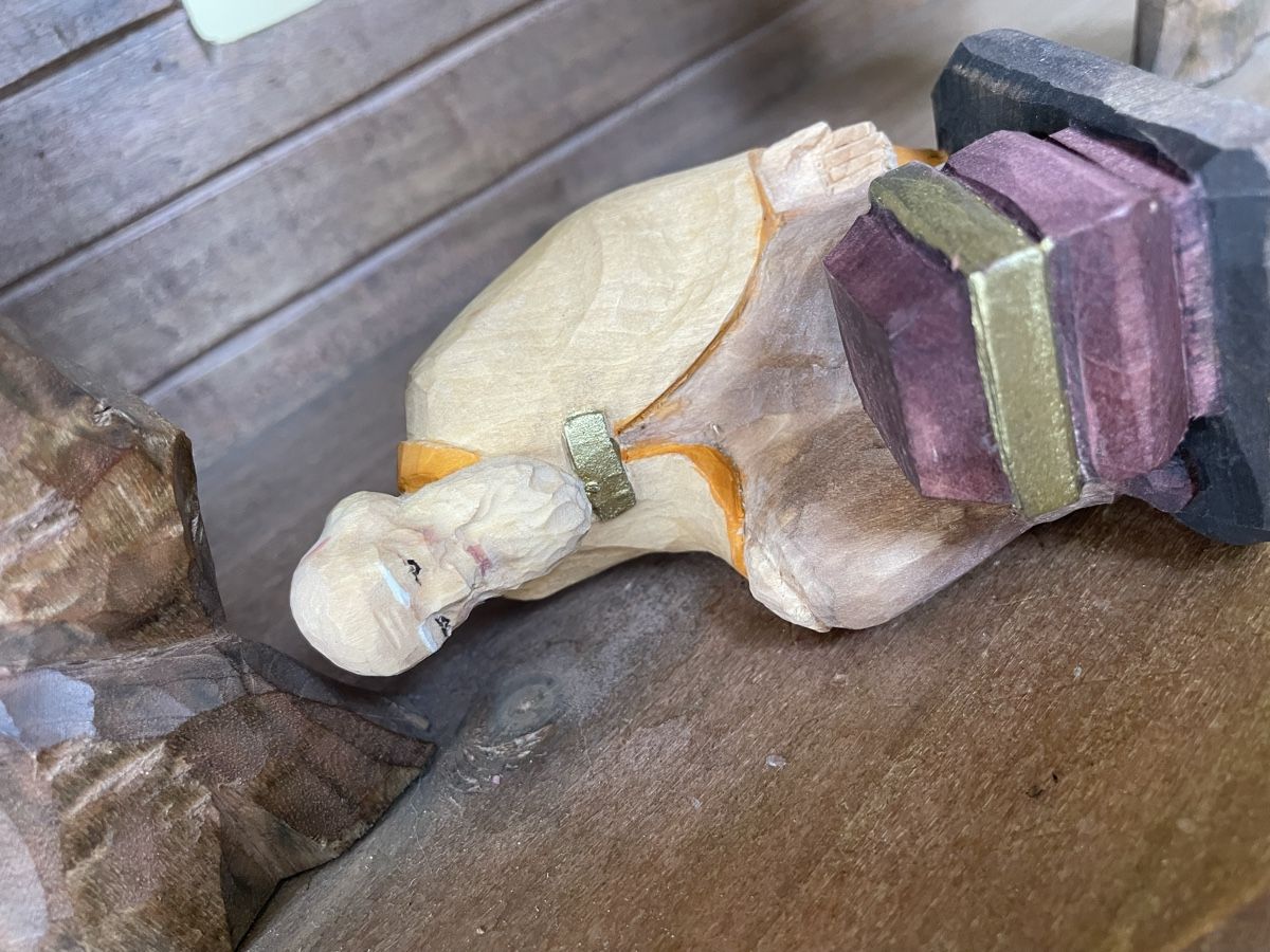 Statuette: König kniend E.Thomann Brienz – Usato da Flawil venduto da Naphtali 4