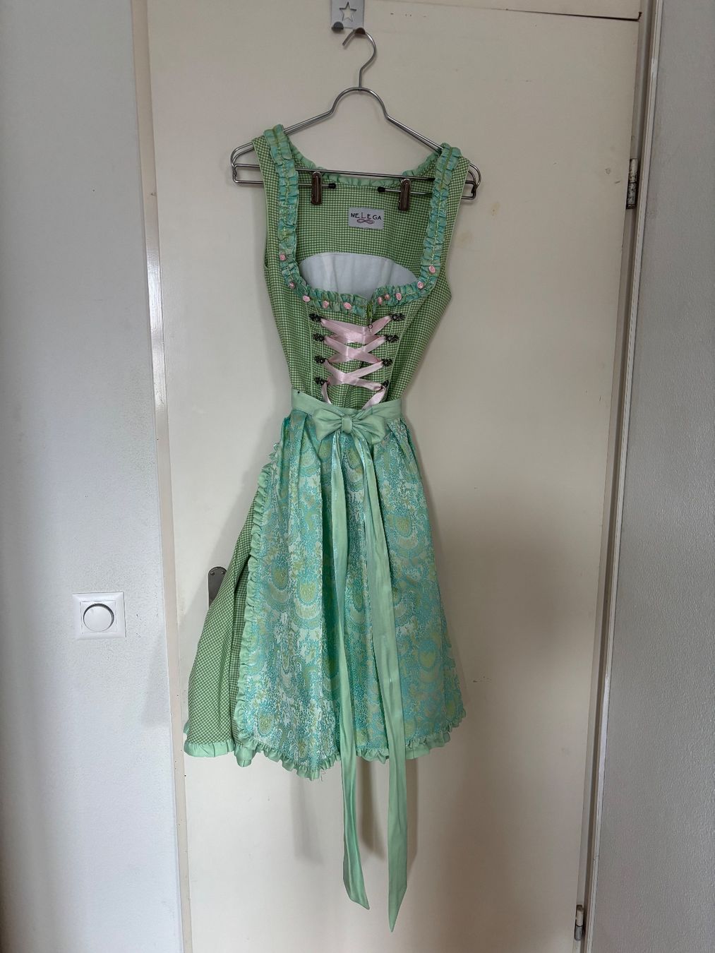 Vestiti: Bayerisches Dirndl – Usato da Zug venduto da Swissananda