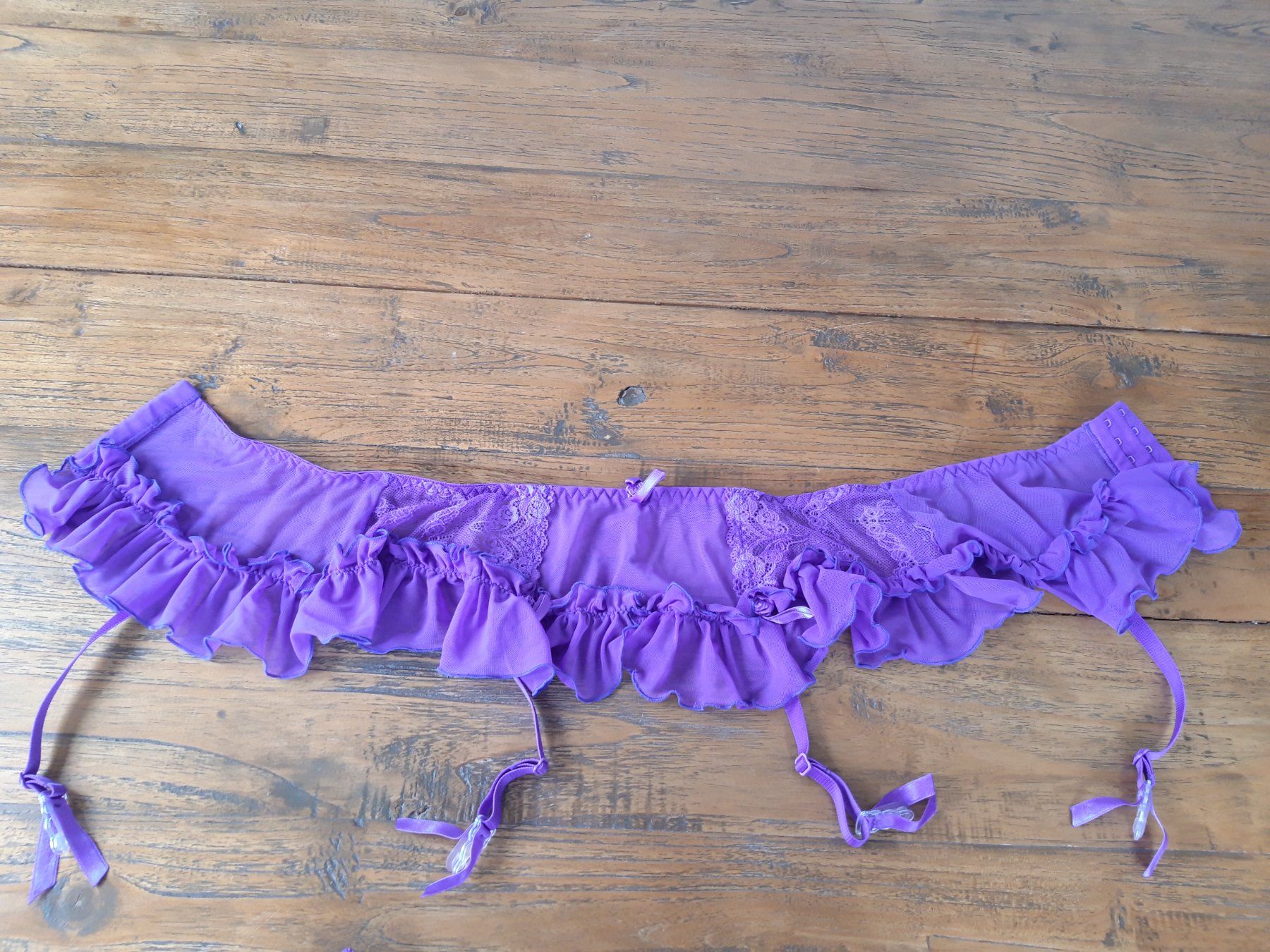 Altra biancheria intima: Violettes Set BH, Tanga, Strapsengürtel Spitze – Usato da Feuerthalen venduto da tanatha_st 3