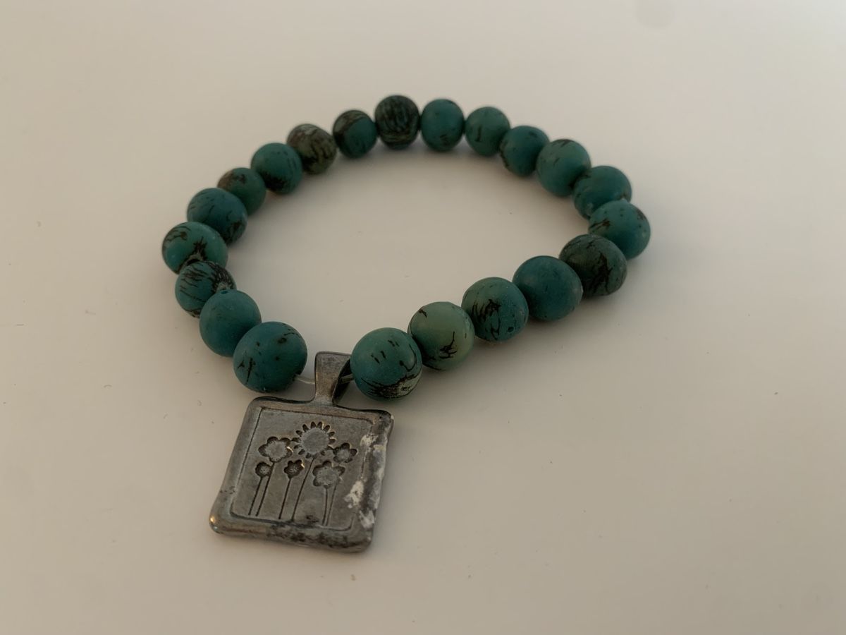 Bracciali & Braccialetti: Turquoise beaded bracelet with charm, gift idea now! – Usato da Basel venduto da cat_sq5m