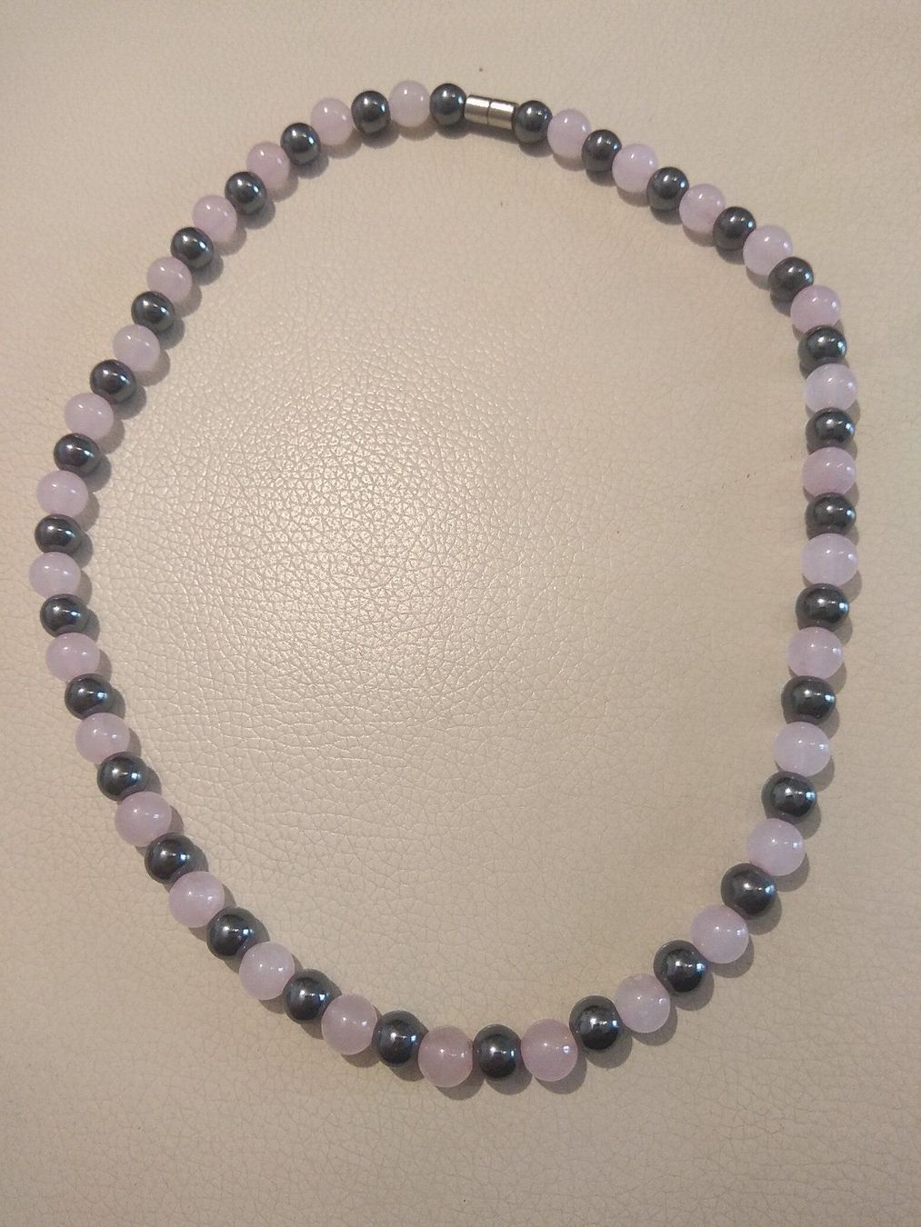 Catenine: Rosenquarz- Hämatit Perlen Kette – Nuovo e nell'imballaggio originale da Münchenbuchsee venduto da Daniel0133