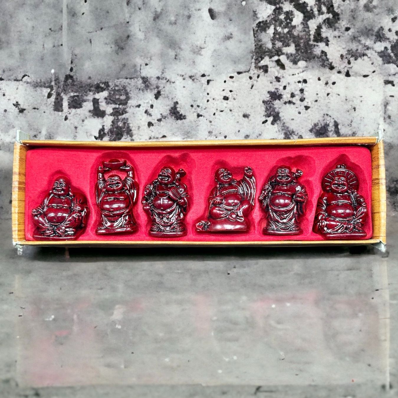 Skulpturen & Statuen: Ensemble six statuettes résine représentant le Bouddha rieur – Gebraucht aus Morges von objetsdepoque