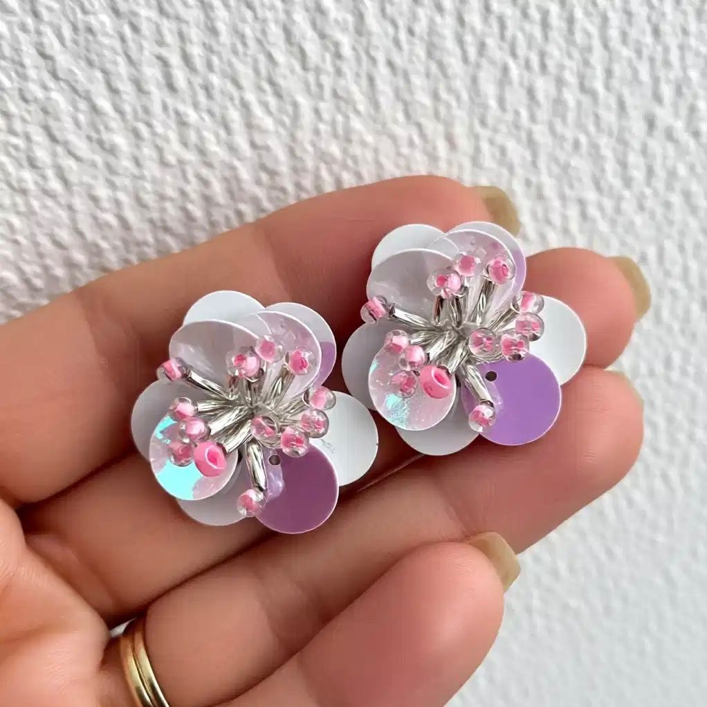 Orecchini pendenti & Orecchini a lobo: Eleganter Ohrstecker  - Perlen & Pailletten -Handmade - Neu! – Nuovo e nell'imballaggio originale da Vals venduto da ABA-Atelier 5