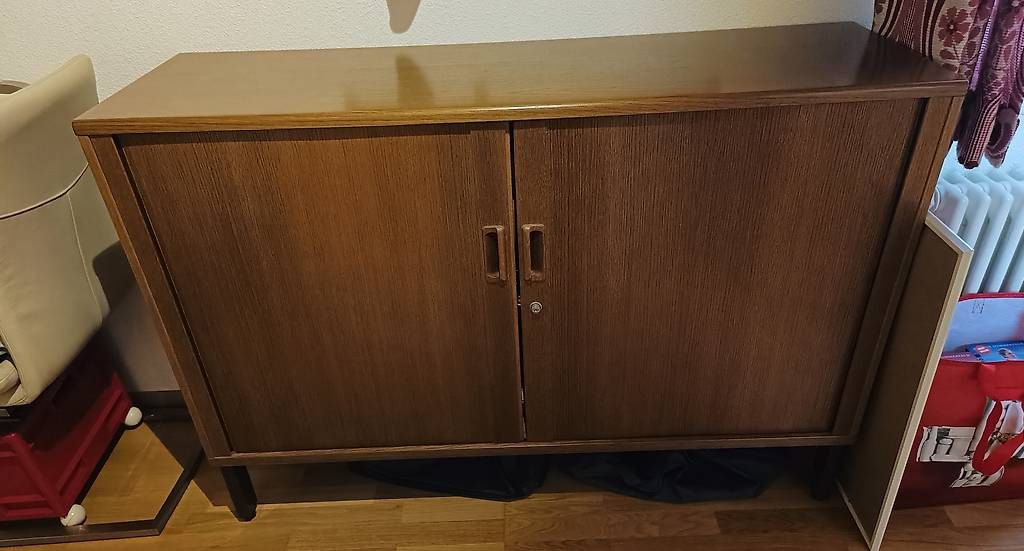 Armadi: Schiebetürenschrank – Usato da Künten venduto da Huwe56